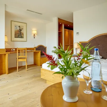 Gutshof Uttlau Hotel *
